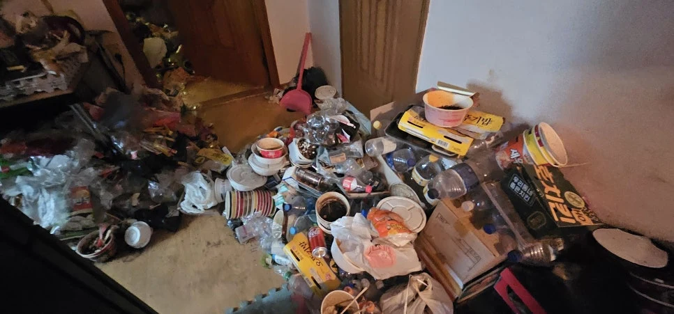 청소왕 용인 처인구 악취제거 현장 사례 - 망월사역 고독사 청소, 멈춰버린 공간을 다시 일상의 자리로