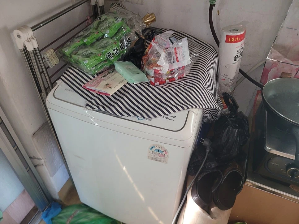 청소왕 안산시 유품정리 현장 사례 - [독거노인 고독사 현장]잊혀진 문 뒤의 삶, 독거노인 고독사 현황과 예방 그리고 청소왕의 이야기