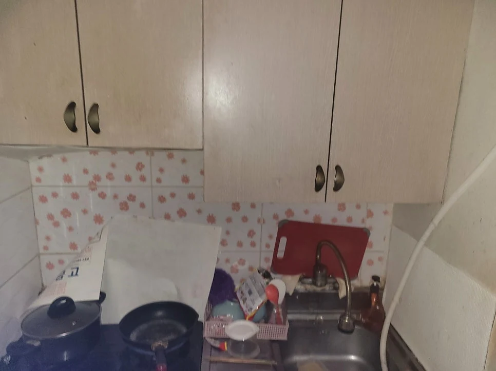 청소왕 광교신도시 상가청소 현장 사례 - 의정부 고독사 청소, 바닥에 생긴 구더기... 직접 치워도 될까요? (특수청소 비용과 올바른 방법)