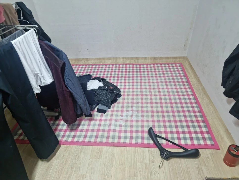 청소왕 오산 세교신도시 공장청소 현장 사례 - 고독사 구더기 청소, 참담한 현장… 의정부 청소왕이 마지막 길을 지켜드립니다.
