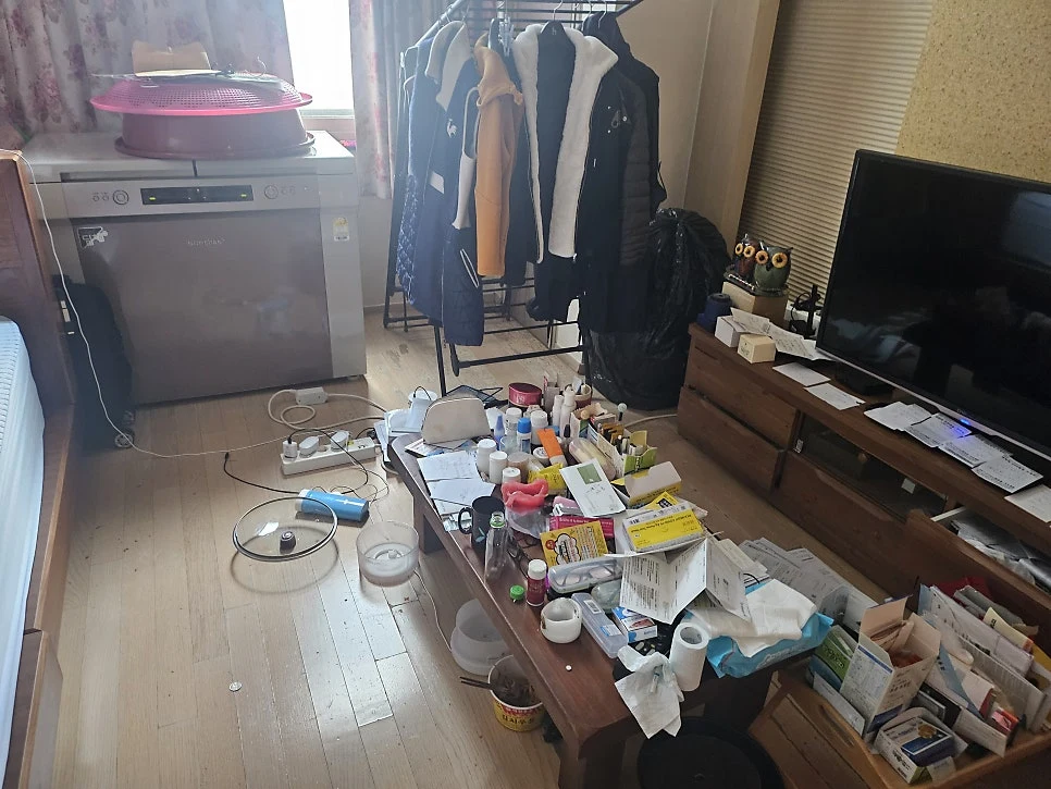 청소왕 안산 단원구 폐기물처리 현장 사례 - [의정부 고독사 청소]원룸에서 마주한 마지막 흔적을 정리하며 – 청소왕과 함께한 이야기