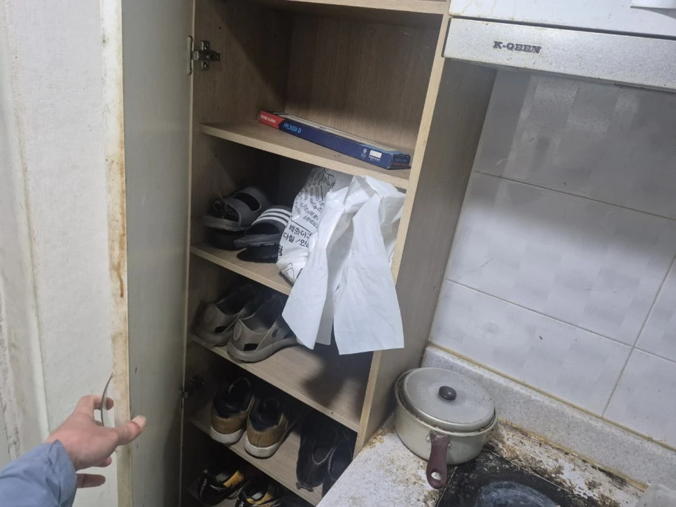 청소왕 오산시 쓰레기집청소 현장 사례 - 흡연 쓰레기집 청소, 문을 열자마자 숨부터 막혔던 이유