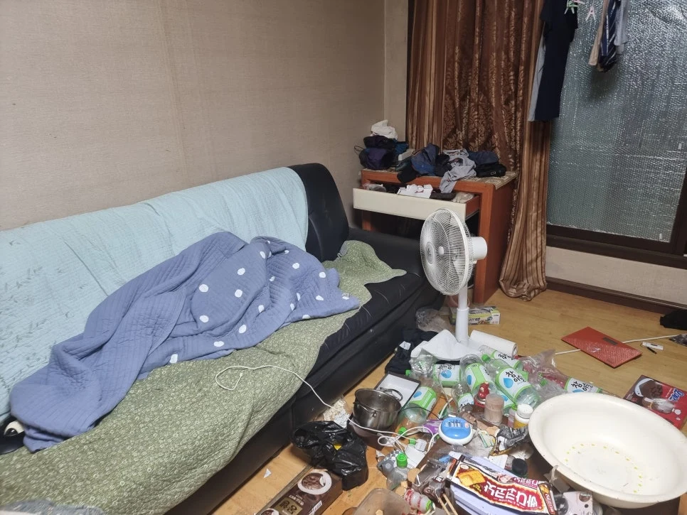 청소왕 의왕시 철거업체 현장 사례 - [의정부 호원동 쓰레기집 청소 후기]말 못 할 집, 다시 살 수 있는 공간으로