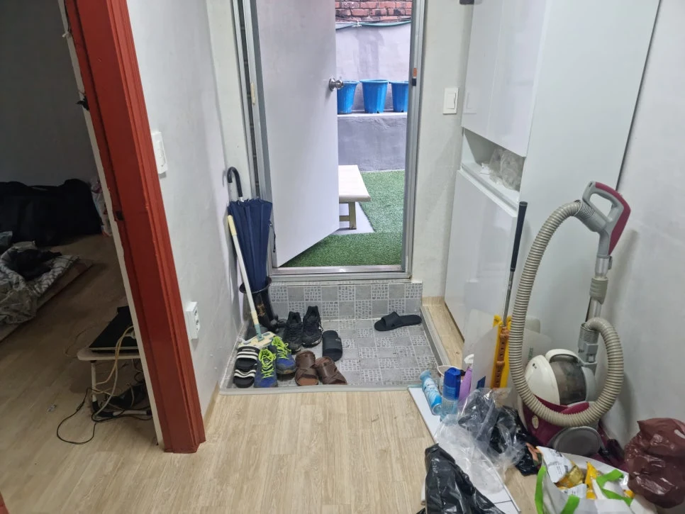 청소왕 양주시 침수청소 현장 사례 - 고독사 구더기 청소, 참담한 현장… 의정부 청소왕이 마지막 길을 지켜드립니다.