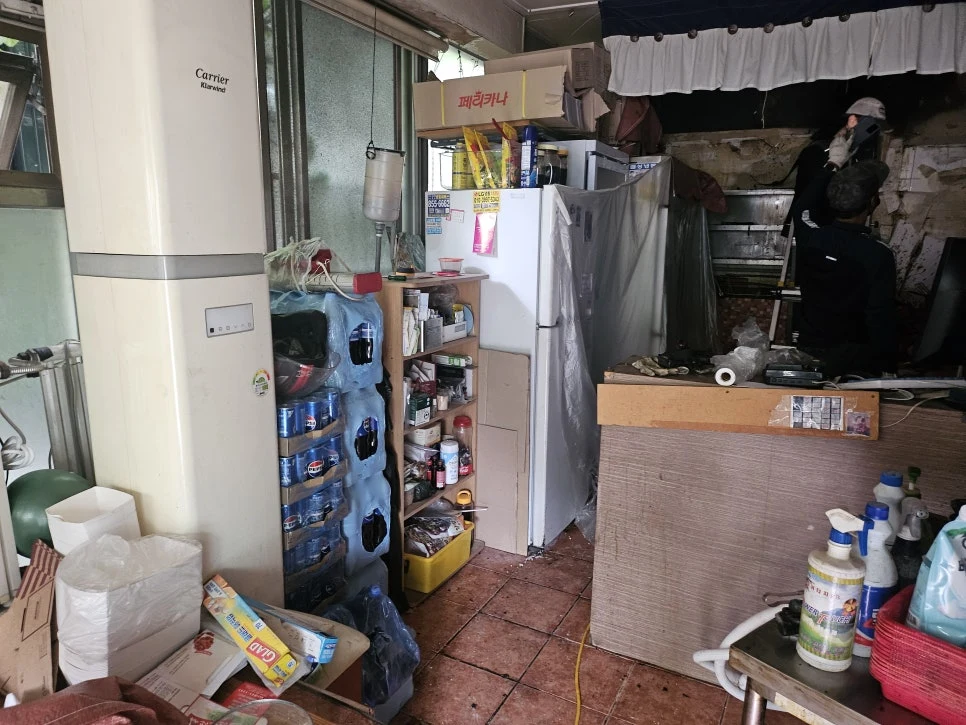 청소왕 마포구 쓰레기집청소 현장 사례 - 전구 화재 전구 하나로 시작된 집안 화재, 대처는 어떻게?