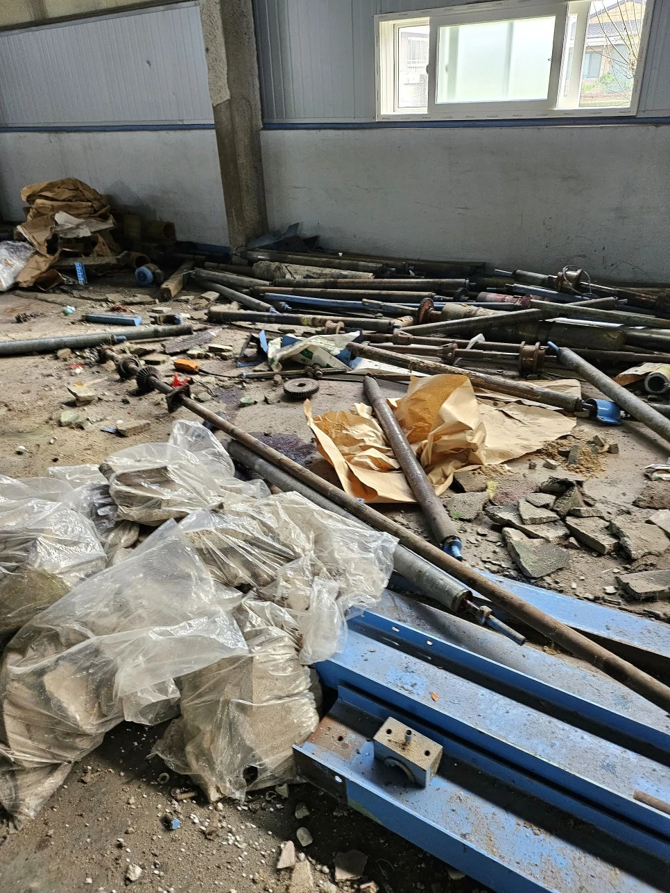 의정부 공장청소, 포기했던 바닥 먼지와 찌든 기름때 완벽 제거 후기 사진 6