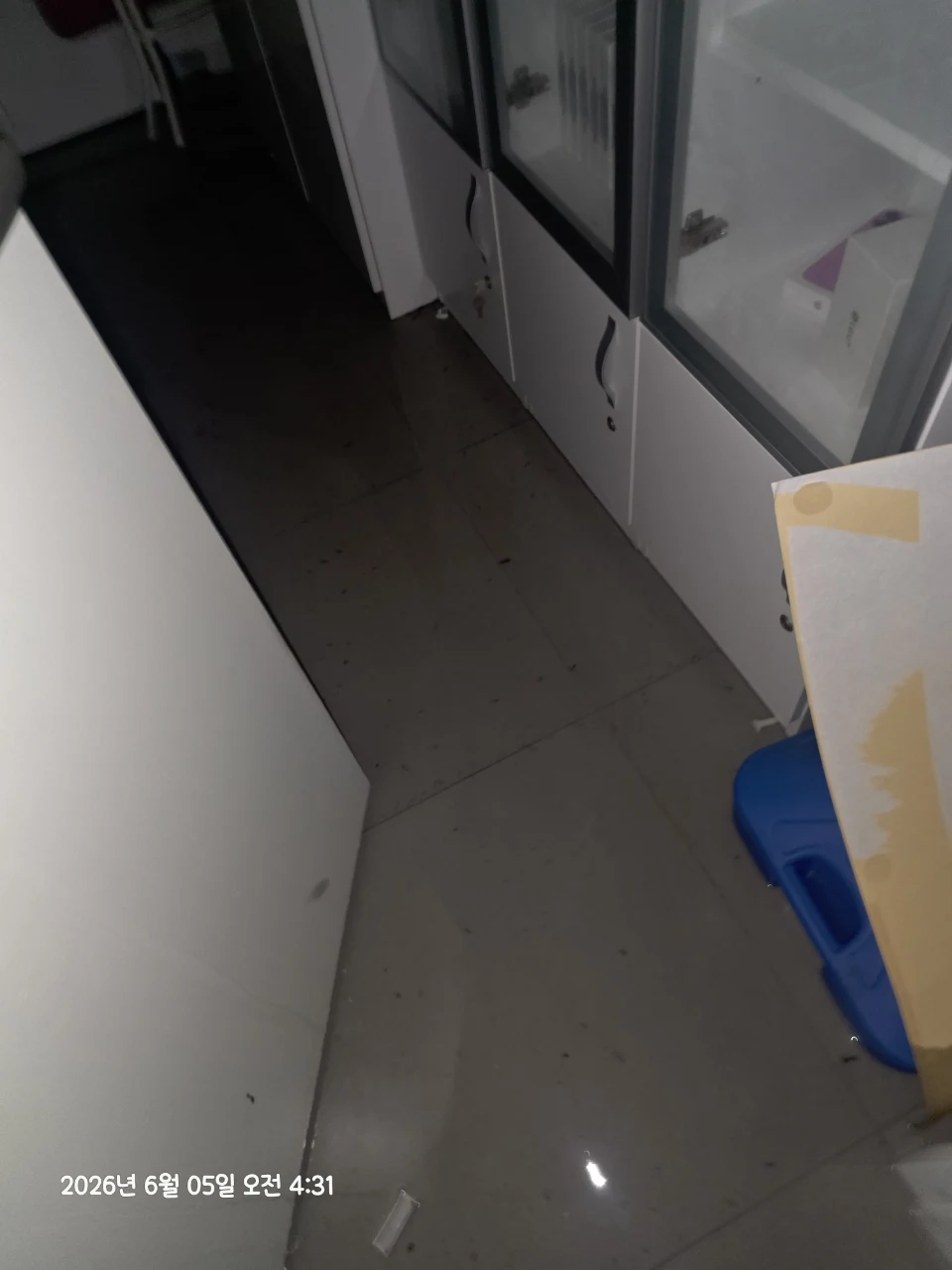 의정부 휴대폰 매장 침수, 바닥 물기보다 더 큰 문제는 보이지 않는 습기였습니다