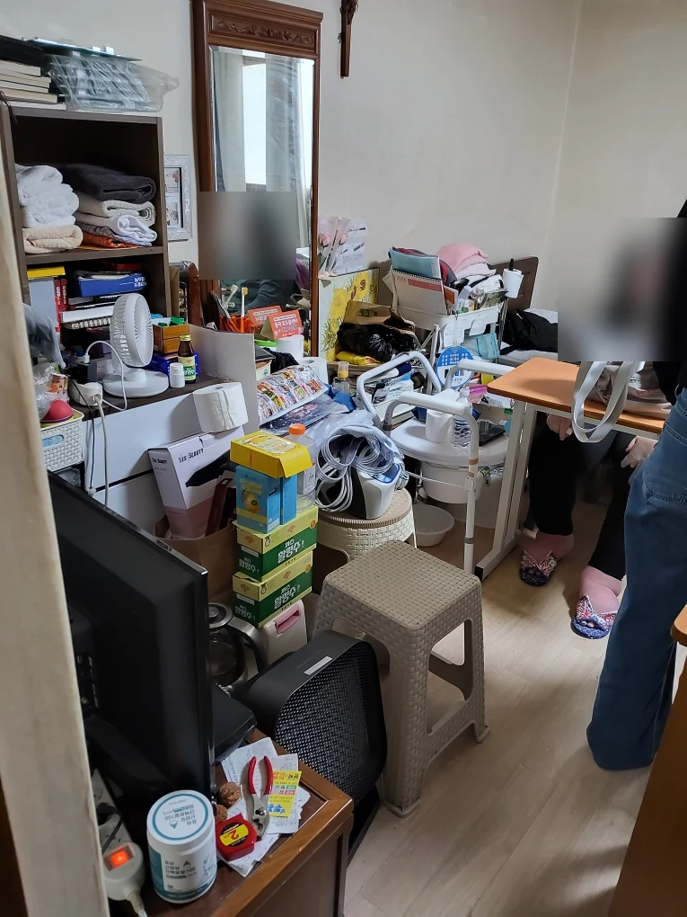 청소왕 성남 수정구 악취제거 현장 사례 - 빌라 세입자 고독사 처리, 집주인이 가장 먼저 마주하게 되는 현실