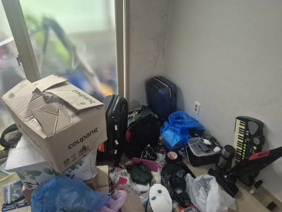 청소왕 계양구 쓰레기집청소 현장 사례 - 흡연 쓰레기집 청소, 문을 열자마자 숨부터 막혔던 이유