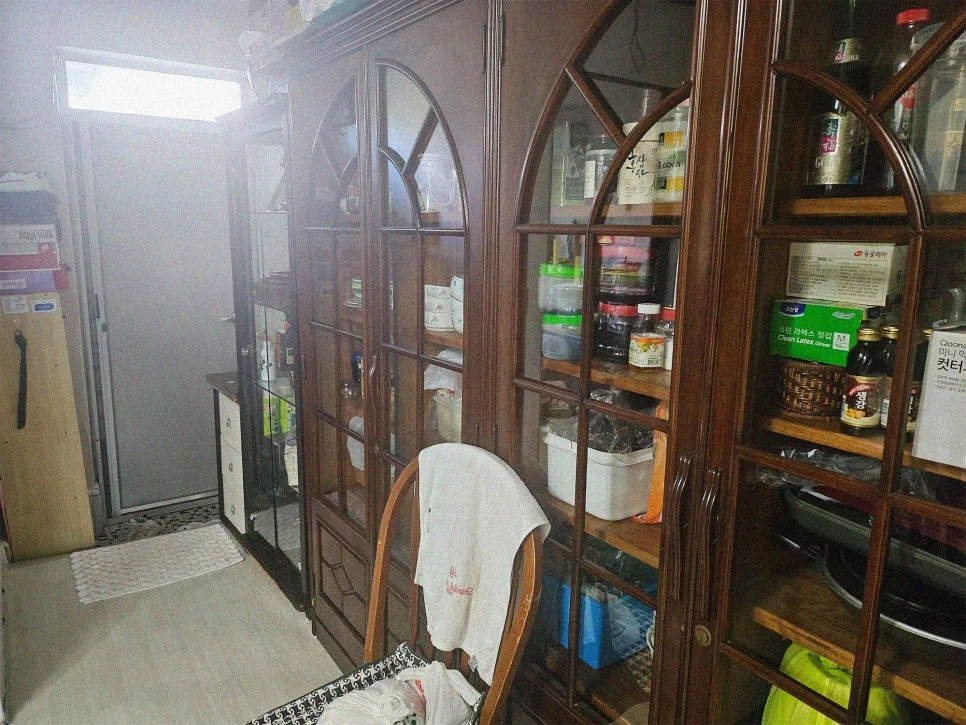 청소왕 민락·고산지구 쓰레기집청소 현장 사례 - 의정부 아파트 고독사 청소, 비극의 현장을 추모의 공간으로 (냄새 제거, 유품정리 비용, 혈흔 제거 방법 완벽 가이드)