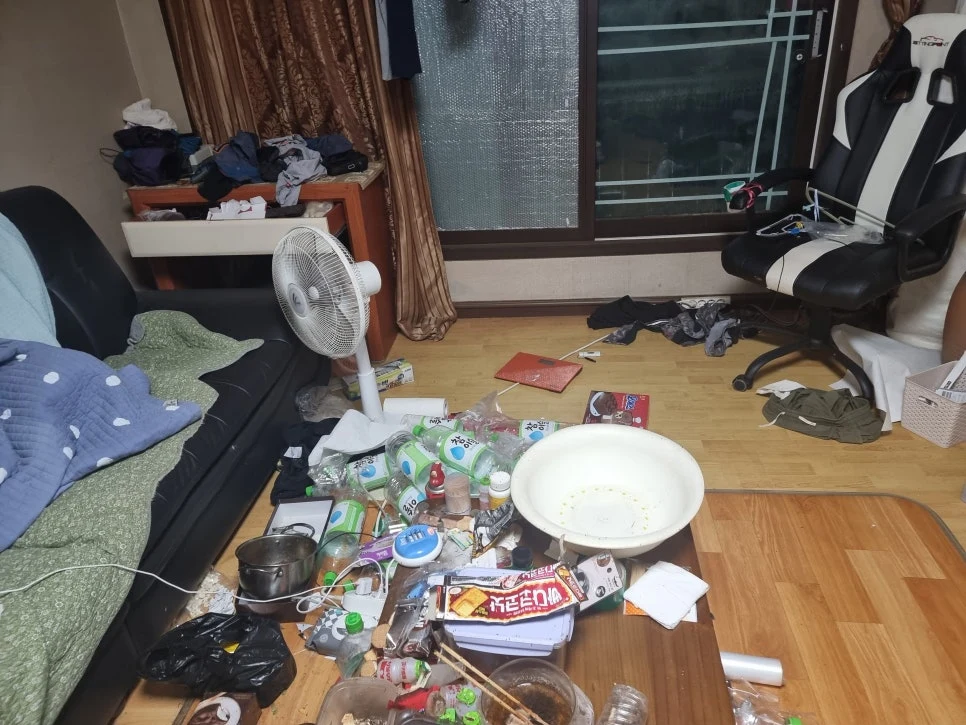 청소왕 미추홀구 곰팡이제거 현장 사례 - [의정부 호원동 쓰레기집 청소 후기]말 못 할 집, 다시 살 수 있는 공간으로