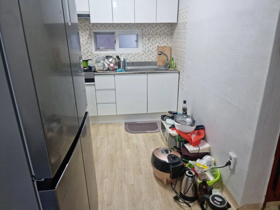 청소왕 안성시 공장청소 현장 사례 - 고독사 구더기 청소, 참담한 현장… 의정부 청소왕이 마지막 길을 지켜드립니다.