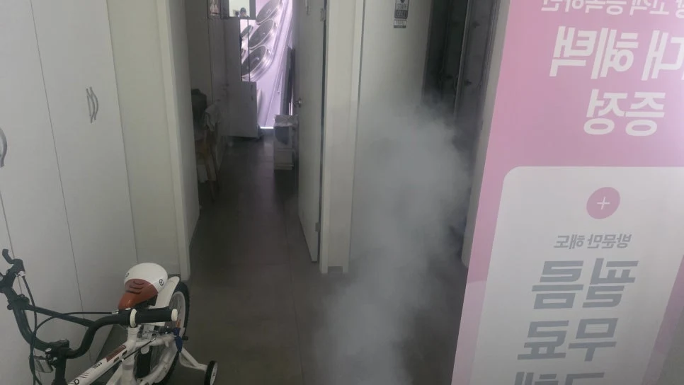 청소왕 동작구 상가청소 현장 사례 - 의정부 휴대폰 매장 침수, 바닥 물기보다 더 큰 문제는 보이지 않는 습기였습니다